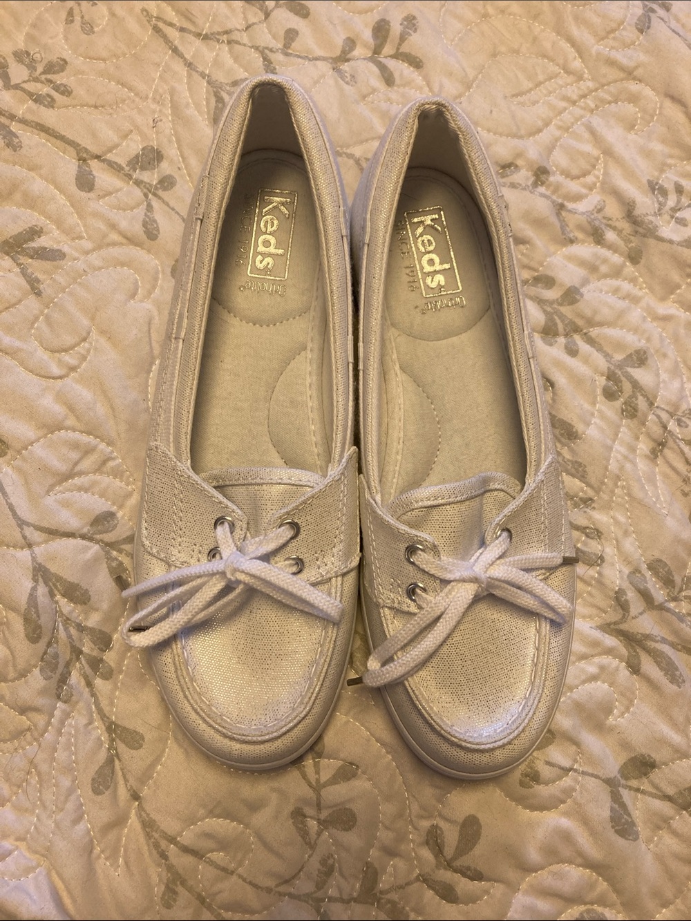 Keds Women's Metallic white/silver slip in shoes 7